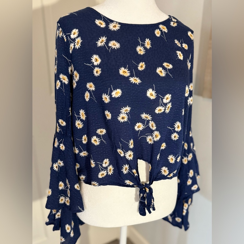Altar’d State Navy Daisy Print Bell Sleeves Cropped Tie Front Blouse Top Medium